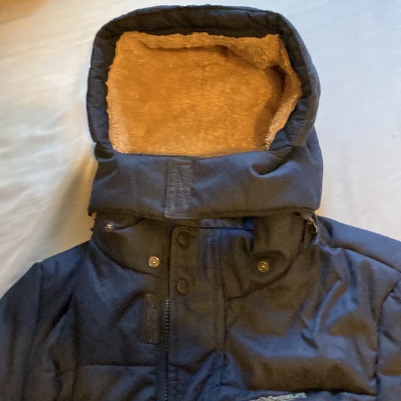 Boys dark blue winter coat. EUC worn only 2 or 3 times. Size boys 10/12 - Picture 7 of 9
